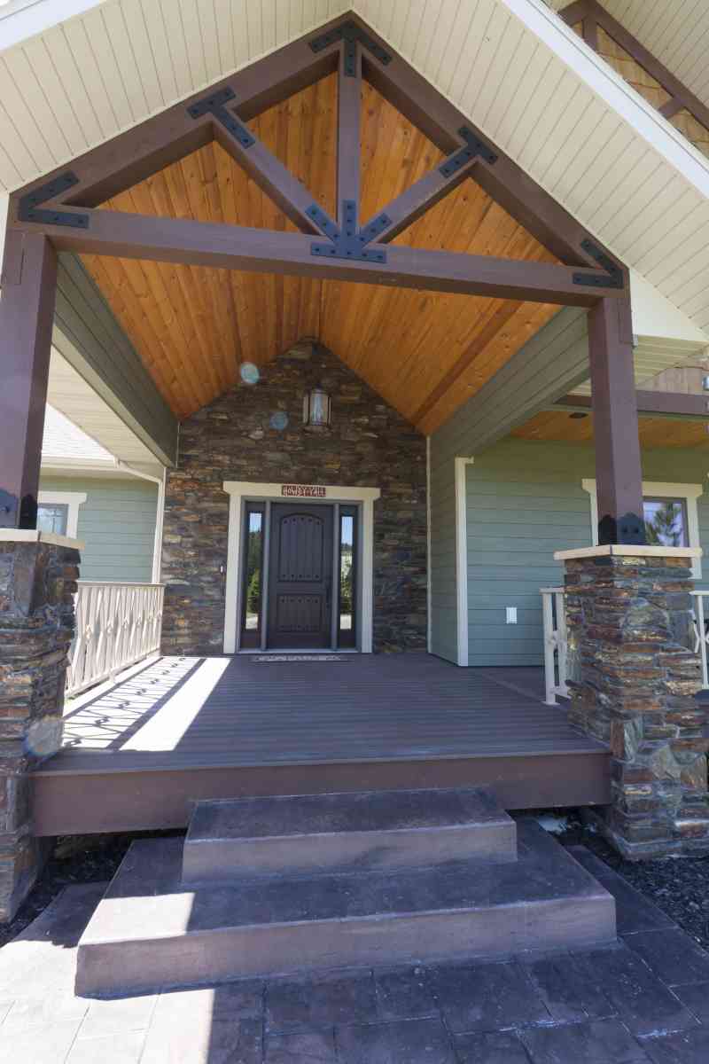 The gorgeous wooden porch ceiling!