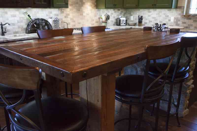 The island details showing the wooden pegs and the table's hefty legs!