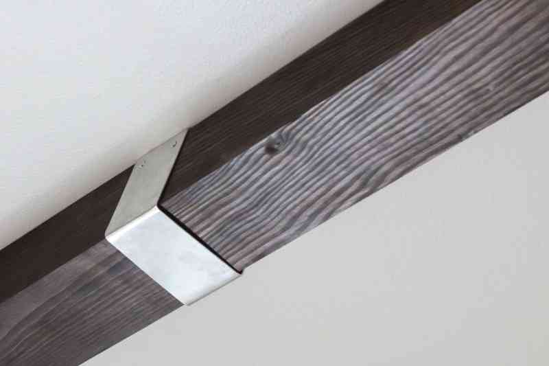 These ceiling timbers are decorated with silver accent brackets.