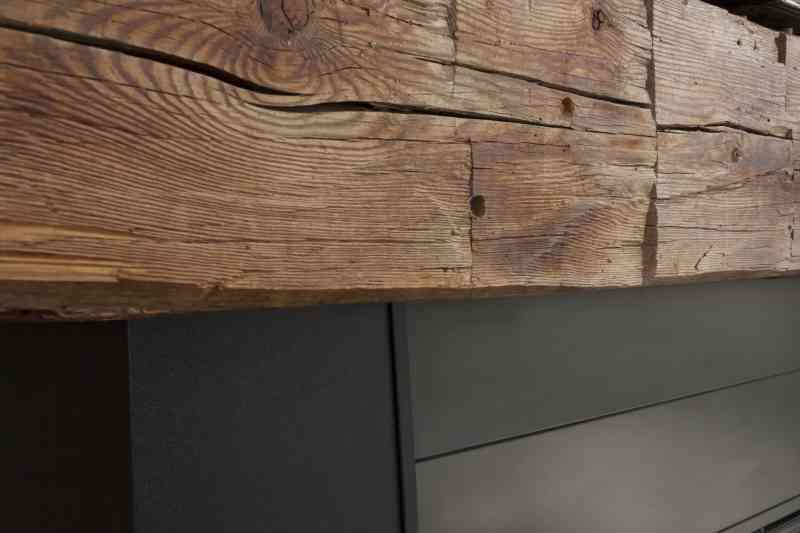 A detailed view of the re-purposed mantle.