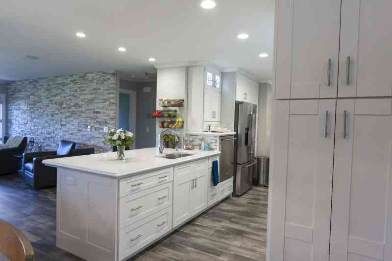 Crisp white kitchen 