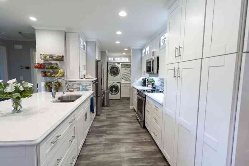 drawers in lower kitchen cabinets are super handy